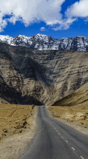 magnetic hills ladakh hills